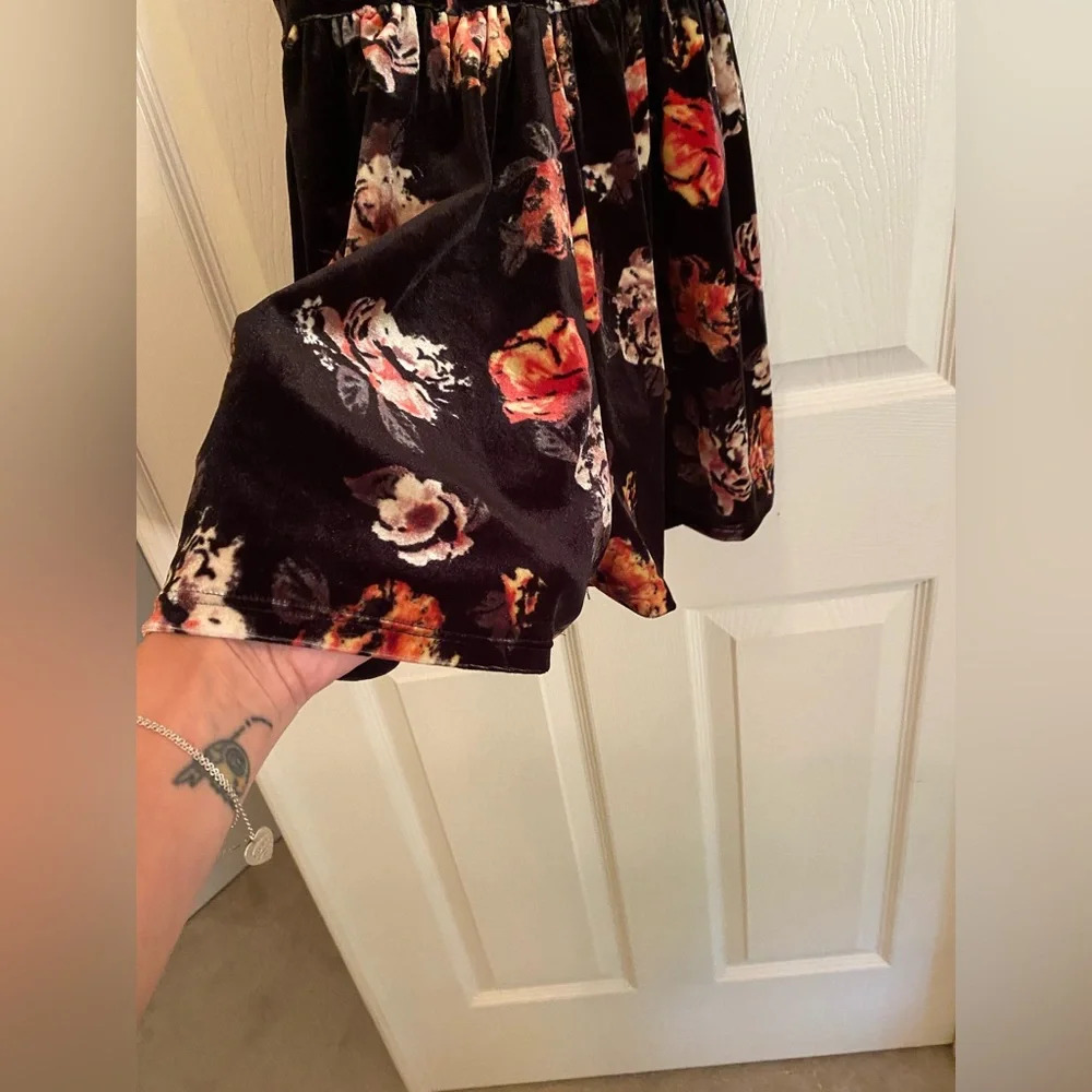 Floral romper from target small - Picture 3 of 8